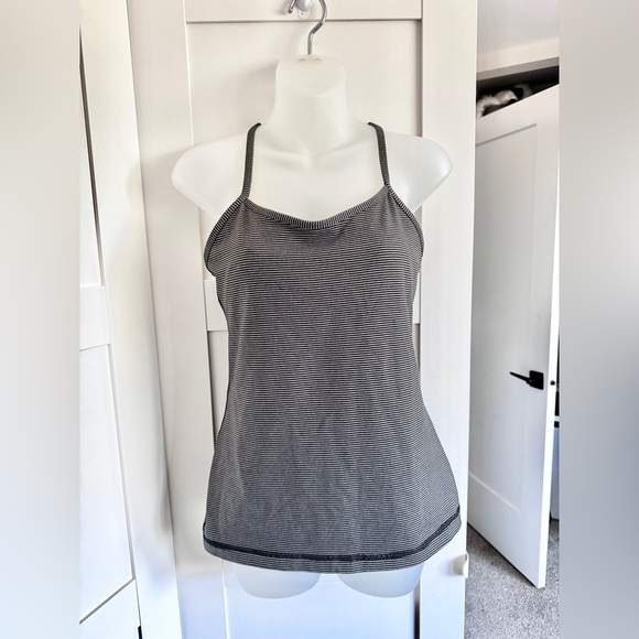 LULULEMON Power Y Tank Black Grey Striped EUC Size 8 - Picture 2 of 9
